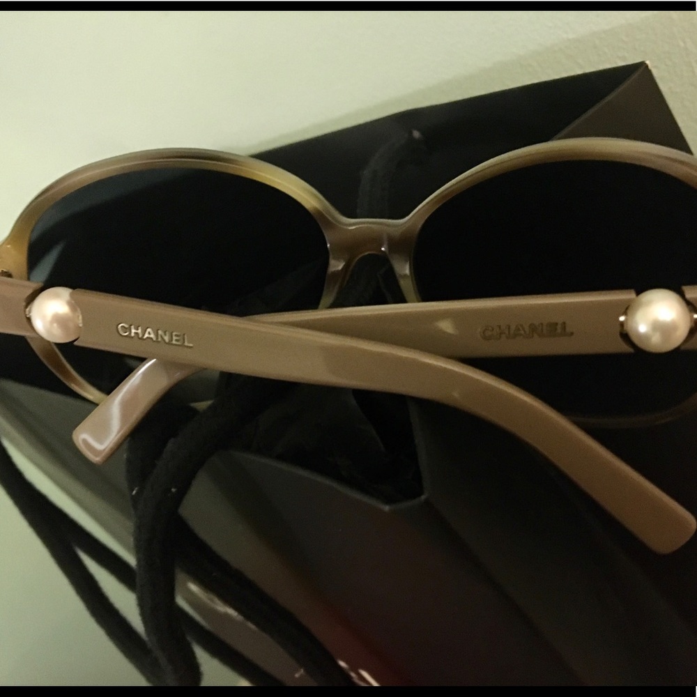 CHANEL Authentic Vintage Olive blend Pearl Sunglasses 🕶️ Great looking /RARE😎🇳🇪 - Picture 1 of 9